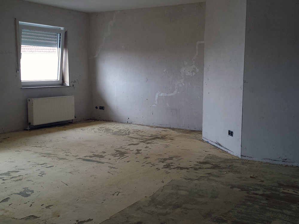 Zimmer vor den Maler- und Fußbodenarbeiten